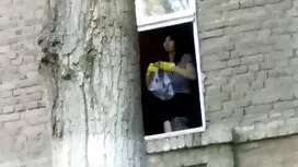 Він напав на дівчину ...