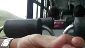 Перехожий натискає п ...