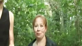 Дівчина з великими с ...
